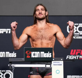 ufc-long-hair-edition-v0-thh7l7mkaxqd1.jpg