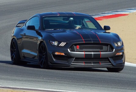 2016-Ford-Mustang-GT350R.jpg