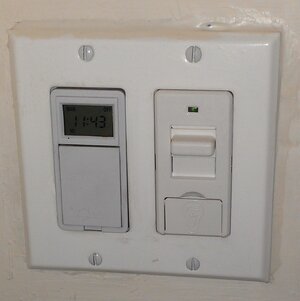 Kosher_switch_installed_with_timer.jpg