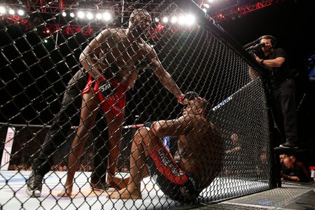 229_Jon_Jones_vs_Daniel_Cormier.0.jpg