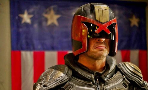 karl-urban-as-judge-dredd.jpg