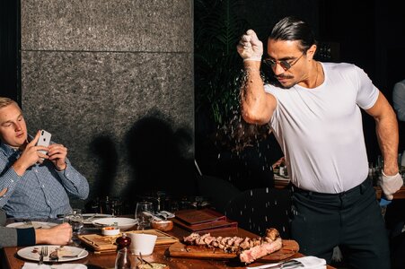 19xp-saltbae-01-superJumbo-931508506.jpg