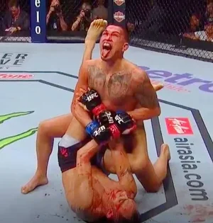 probably-my-fave-pic-of-a-ufc-fight-whats-yours-v0-apce55gl9xge1.webp