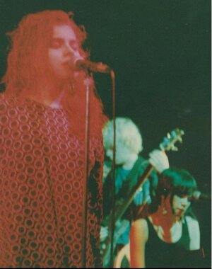 Hope Sandoval 1988.jpg