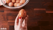 peeled-boiled-eggs-how-to-properly-peel-eggs.gif