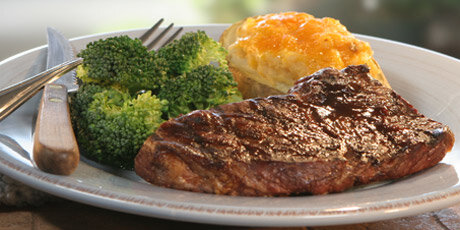 Bbq_Steak_With_Stuffed_Potatoes_And_Broccoli_003.jpg