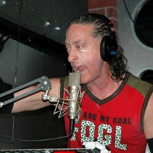 Elegant_Elliot.jpg Elegant_Elliot.jpg