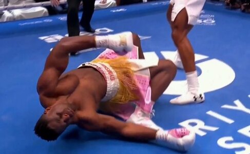 Francis-Ngannou-Anthony-Joshua-KO-Boxing-Pros-react-1024x631.jpg