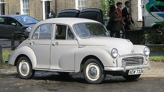 Morris_Minor_1000_in_New_Square_first_registered_February_1963_948cc_and_an_icon.jpg